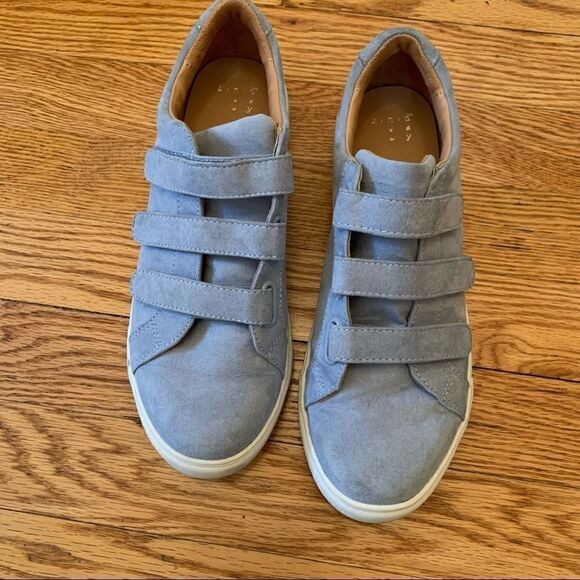 A New Day size 7 sneakers - Picture 1 of 4